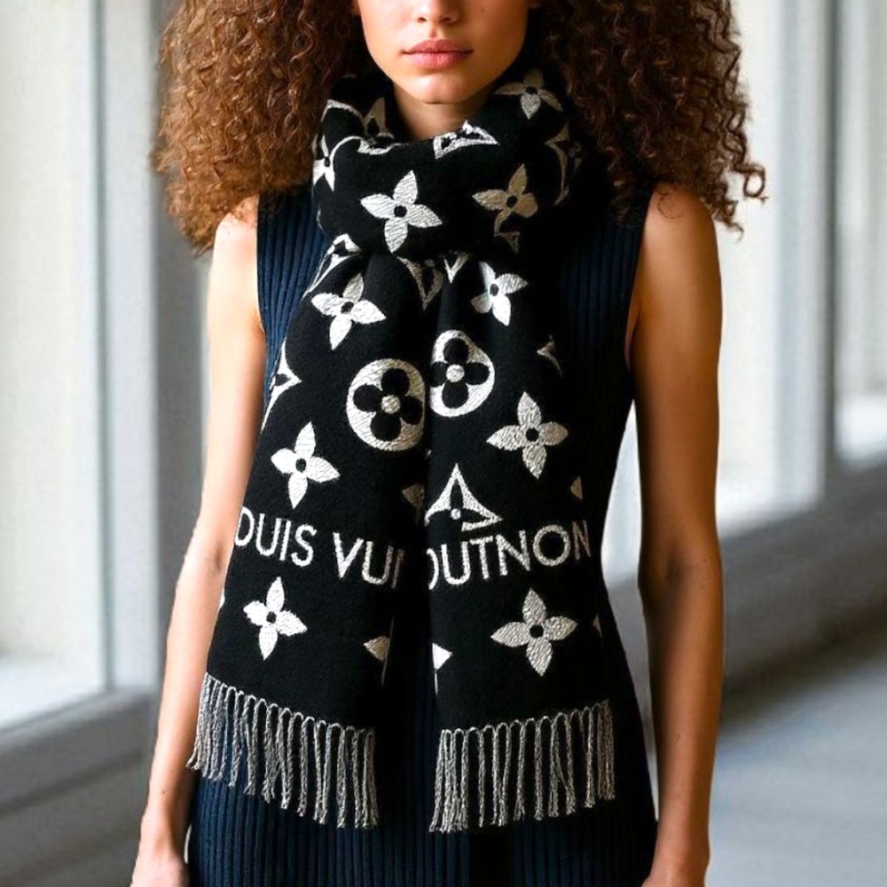 ✨️Bundle of LV Essential scarf / LV Medallion Gloves / LV Headline Beanie - Picture 3 of 12